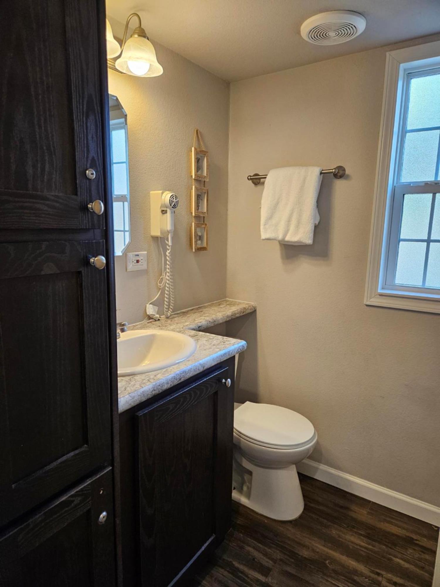 Hotel Live Oak Landing Freeport Esterno foto